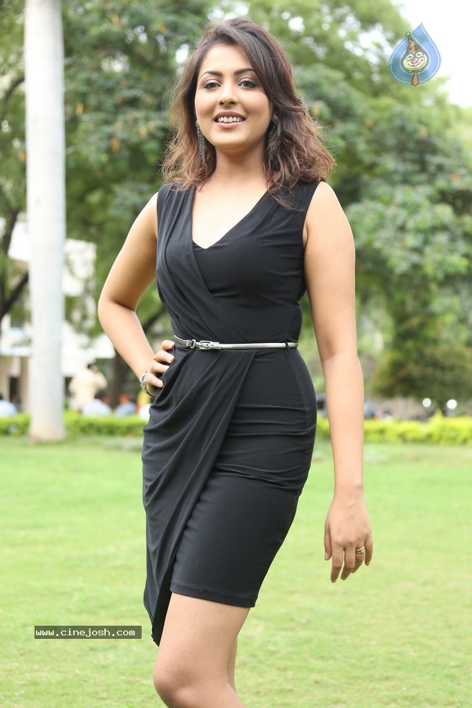 Madhu Shalini New Gallery - 137 / 148 photos