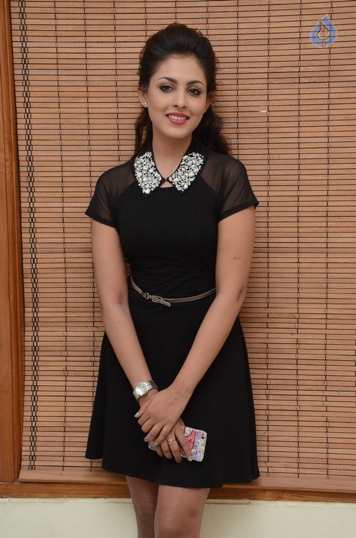 Madhu Shalini New Images - 14 / 38 photos