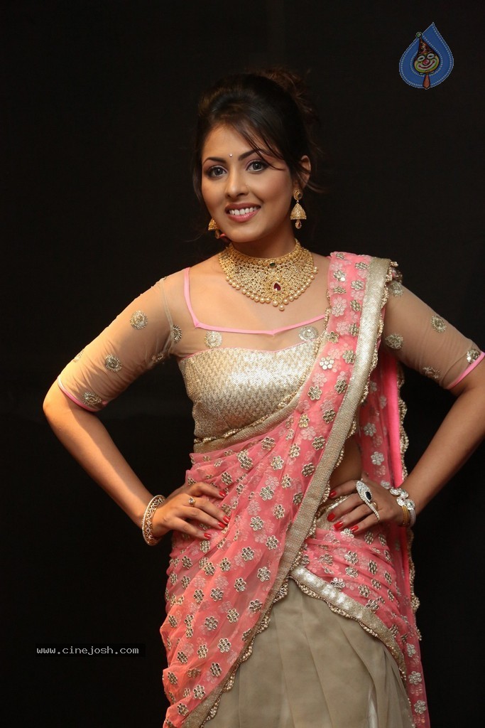 Madhu Shalini New Photos - 33 / 110 photos