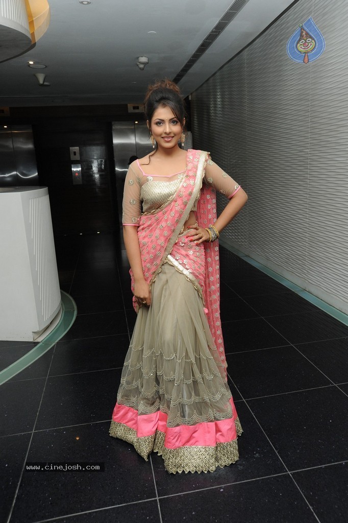 Madhu Shalini New Photos - 56 / 110 photos