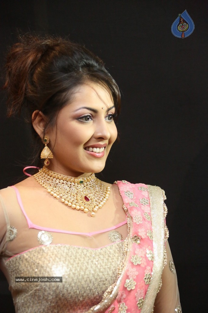 Madhu Shalini New Photos - 64 / 110 photos