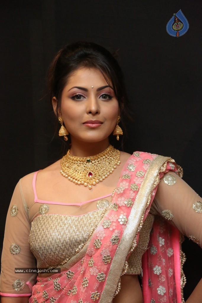 Madhu Shalini New Photos - 88 / 110 photos