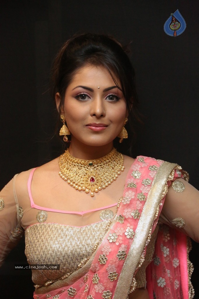 Madhu Shalini New Photos - 101 / 110 photos