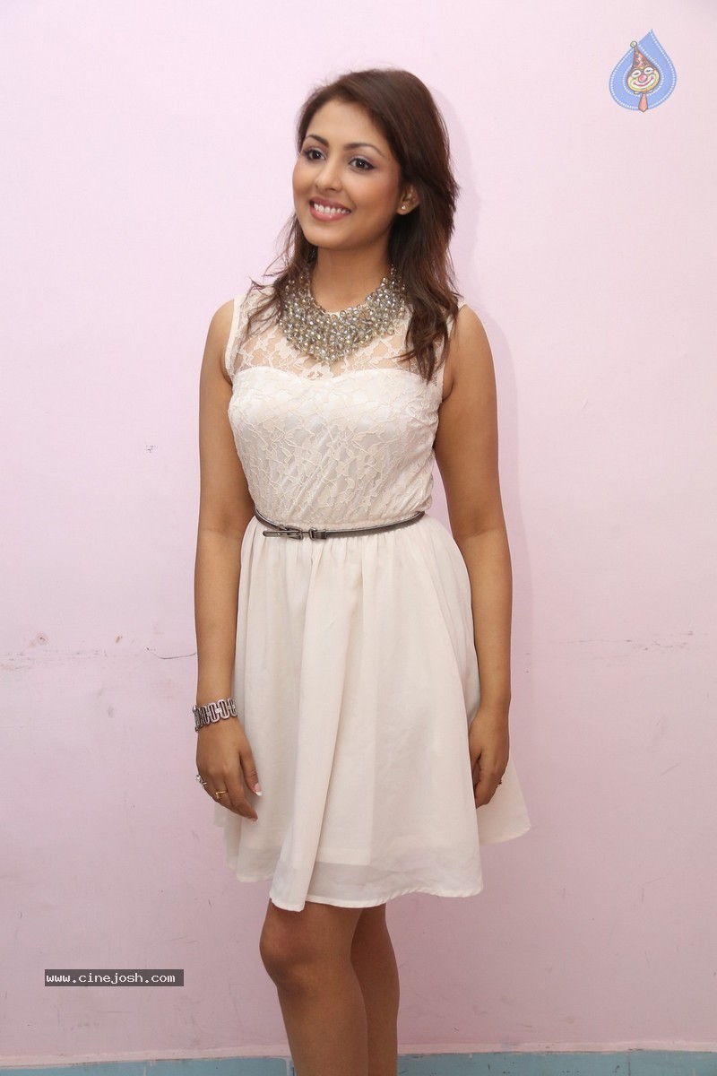 Madhu Shalini New Photos - 105 / 114 photos