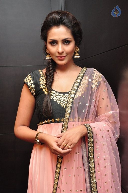 Madhu Shalini New Photos - 6 / 42 photos