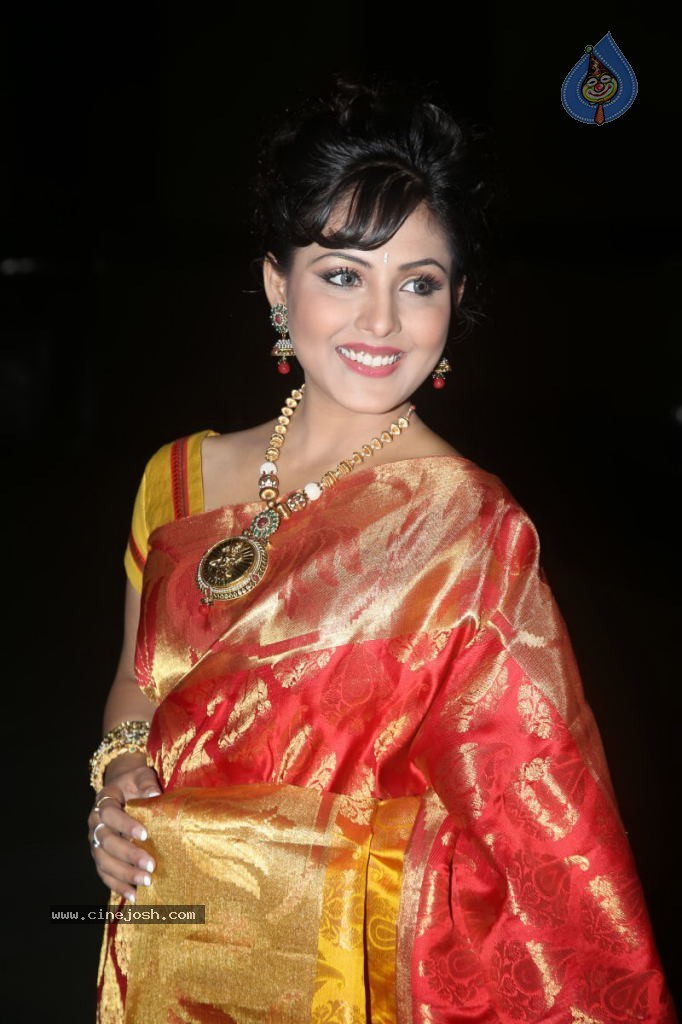 Madhu Shalini New Photos - 26 / 61 photos