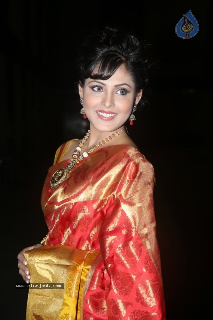 Madhu Shalini New Photos - 31 / 61 photos