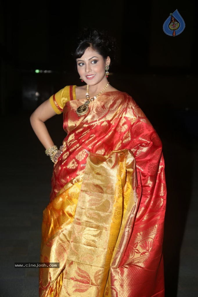 Madhu Shalini New Photos - 33 / 61 photos