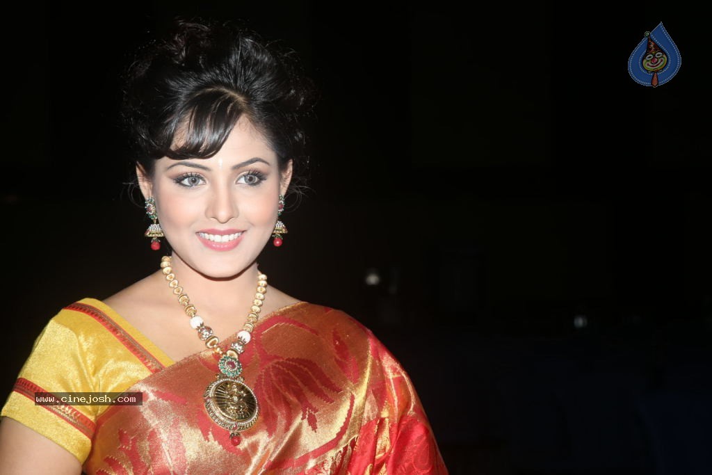 Madhu Shalini New Photos - 35 / 61 photos