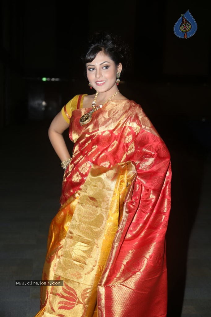 Madhu Shalini New Photos - 37 / 61 photos