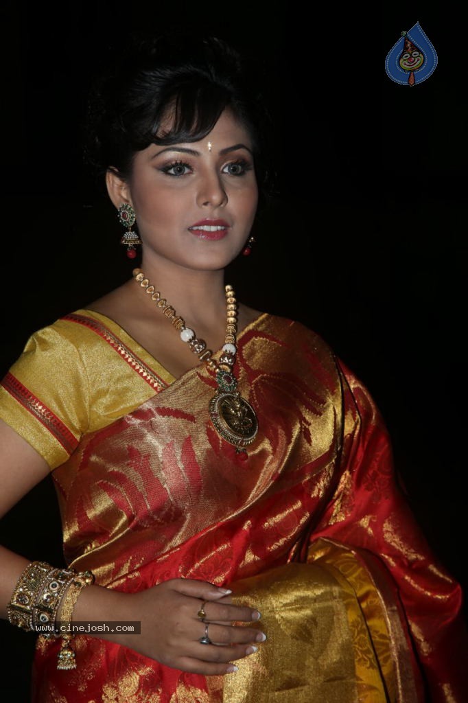 Madhu Shalini New Photos - 42 / 61 photos