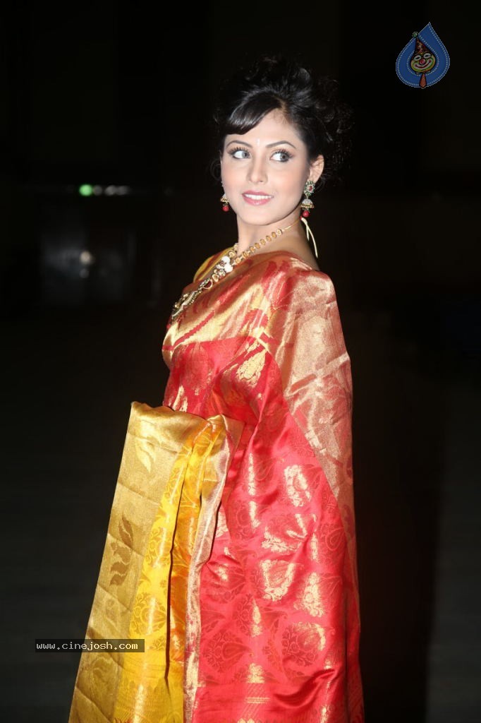 Madhu Shalini New Photos - 46 / 61 photos