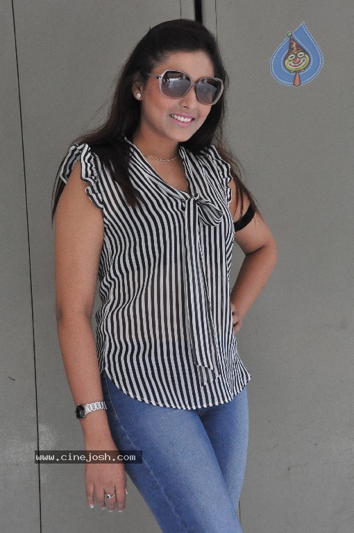 Madhu Shalini New Pics - 31 / 64 photos