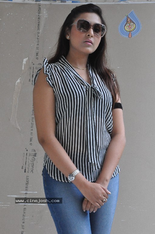 Madhu Shalini New Pics - 32 / 64 photos