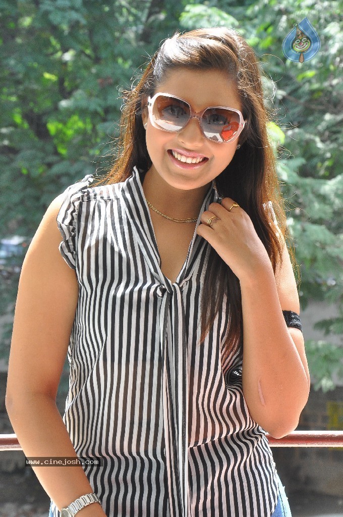Madhu Shalini New Pics - 37 / 64 photos
