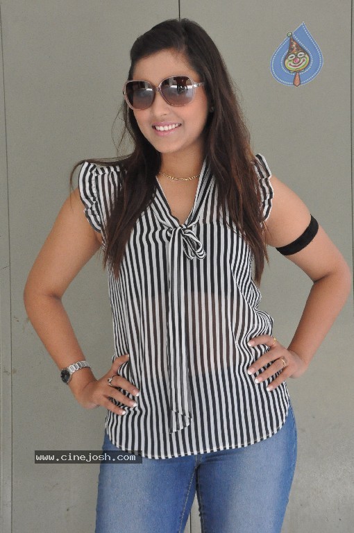 Madhu Shalini New Pics - 47 / 64 photos