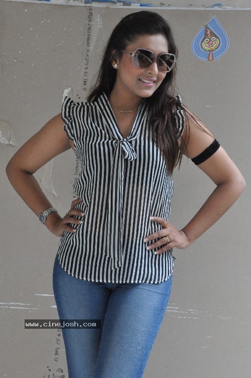 Madhu Shalini New Pics - 51 / 64 photos