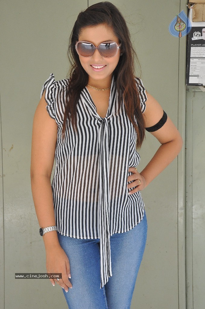 Madhu Shalini New Pics - 57 / 64 photos