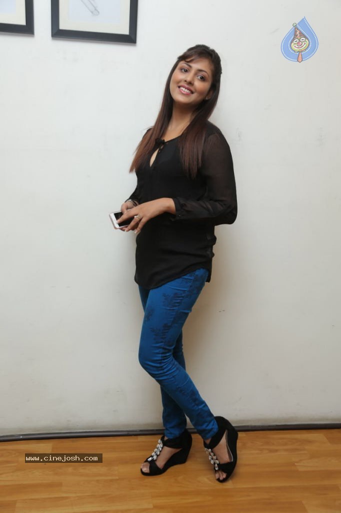 Madhu Shalini New Stills - 13 / 79 photos