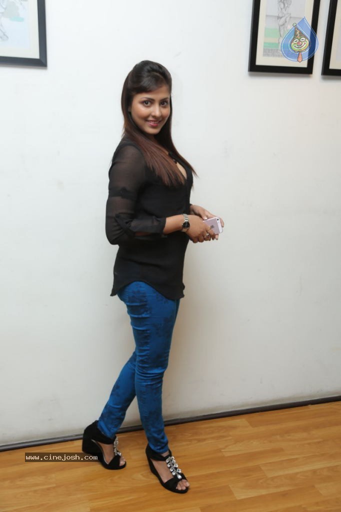 Madhu Shalini New Stills - 60 / 79 photos
