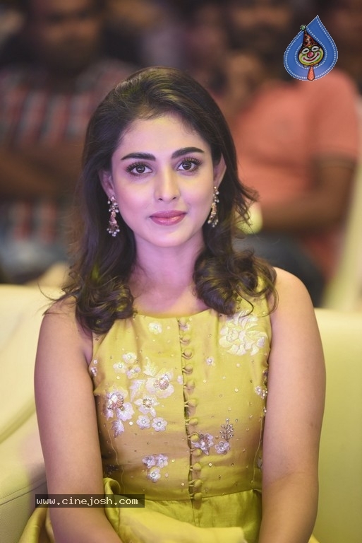 Madhu Shalini Photos - 11 / 42 photos