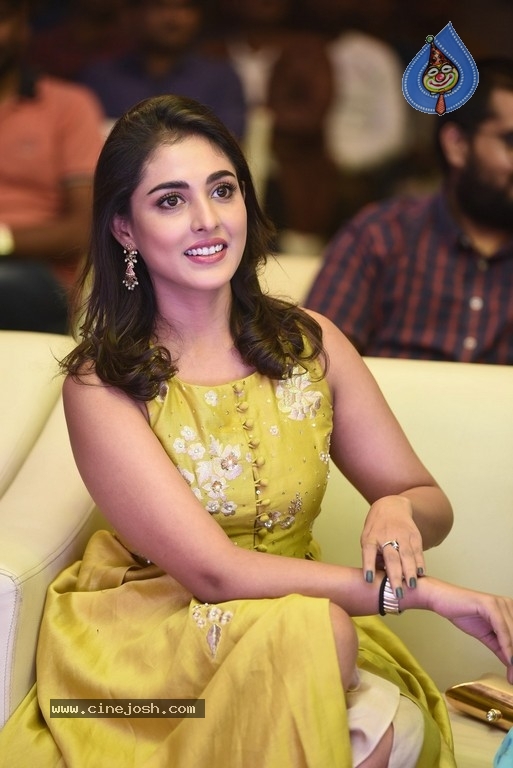 Madhu Shalini Photos - 14 / 42 photos