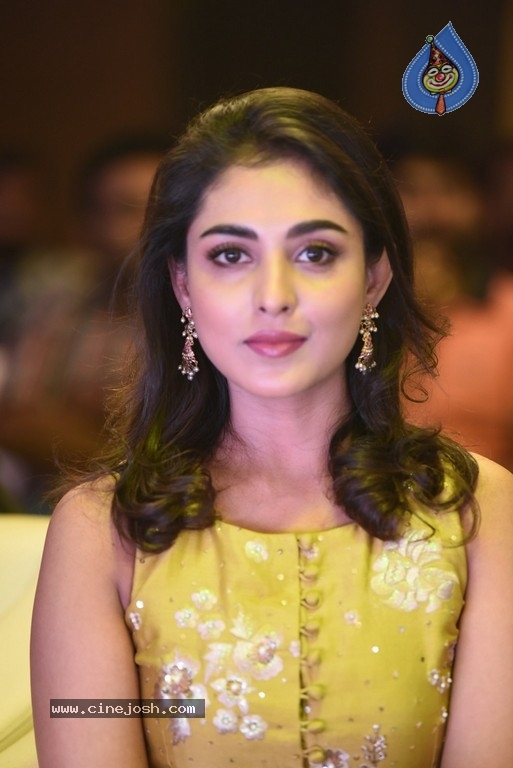 Madhu Shalini Photos - 22 / 42 photos