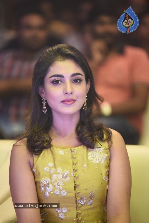 Madhu Shalini Photos - 27 / 42 photos