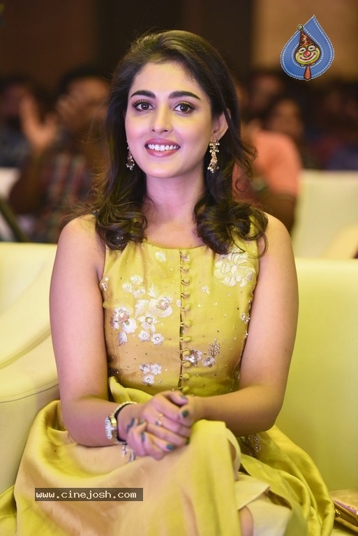 Madhu Shalini Photos - 33 / 42 photos