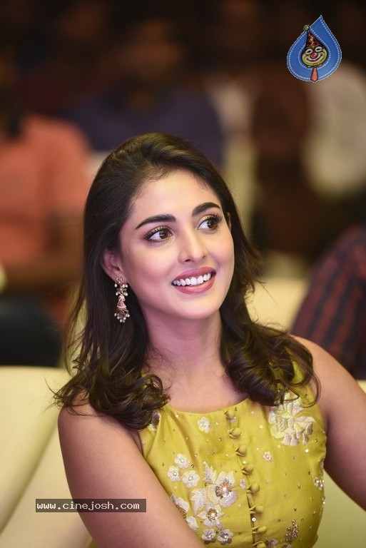 Madhu Shalini Photos - 35 / 42 photos