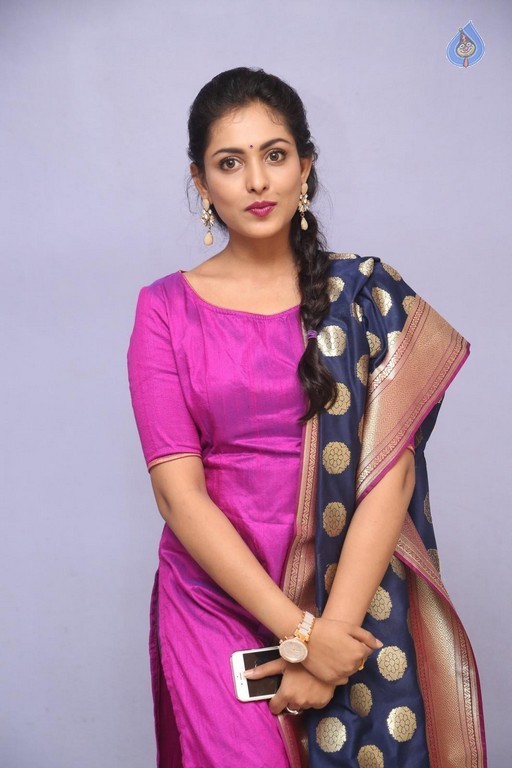 Madhu Shalini Photos - 14 / 42 photos