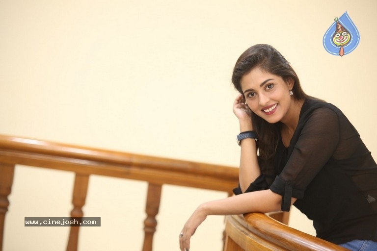 Madhu Shalini Photos - 11 / 38 photos