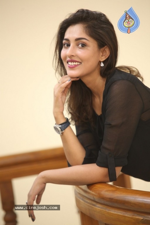 Madhu Shalini Photos - 25 / 38 photos