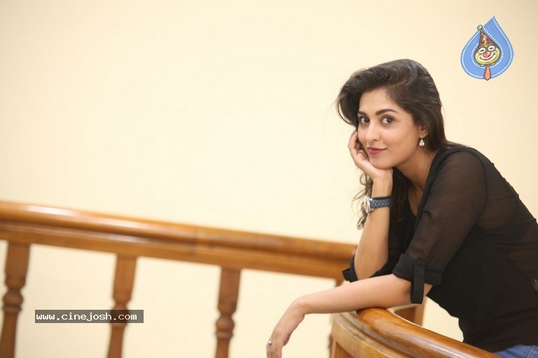 Madhu Shalini Photos - 31 / 38 photos