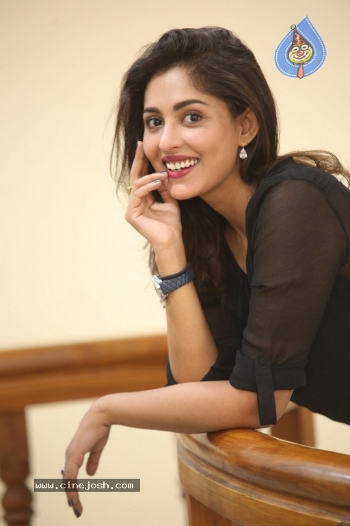 Madhu Shalini Photos - 34 / 38 photos