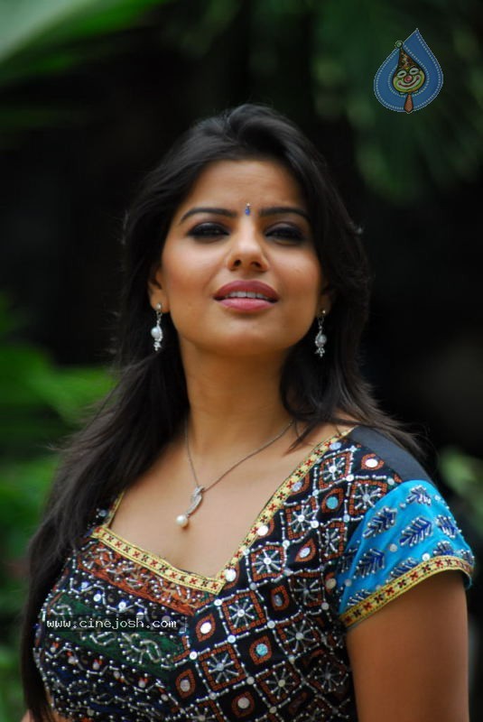 Madhu Sharma New Stills - 9 / 31 photos