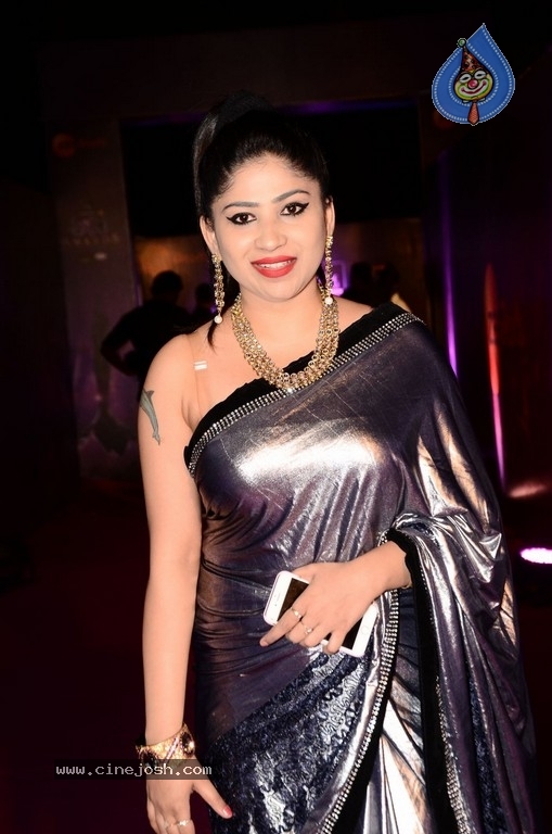 Madhulagna Das At Zee Apsara Awards - 11 / 30 photos