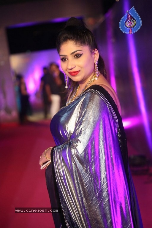 Madhulagna Das At Zee Apsara Awards - 12 / 30 photos