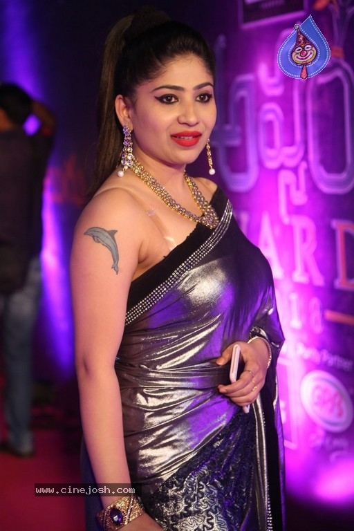 Madhulagna Das At Zee Apsara Awards - 18 / 30 photos
