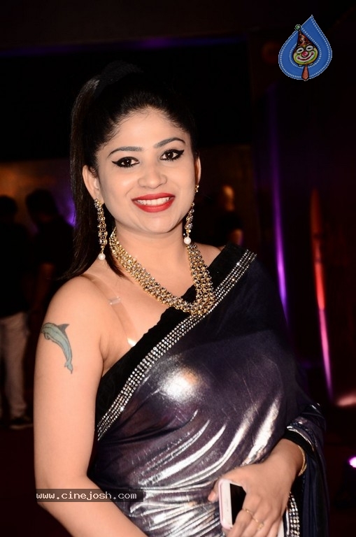 Madhulagna Das At Zee Apsara Awards - 19 / 30 photos
