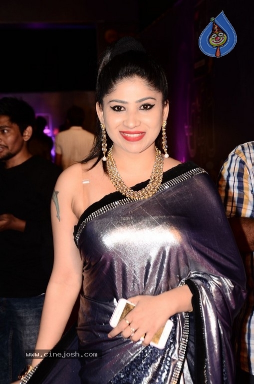 Madhulagna Das At Zee Apsara Awards - 21 / 30 photos