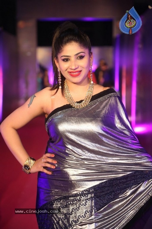 Madhulagna Das At Zee Apsara Awards - 23 / 30 photos