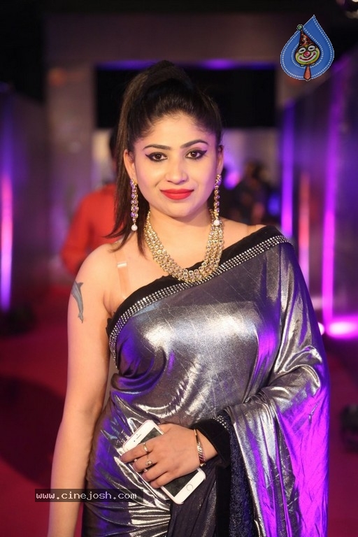 Madhulagna Das At Zee Apsara Awards - 26 / 30 photos
