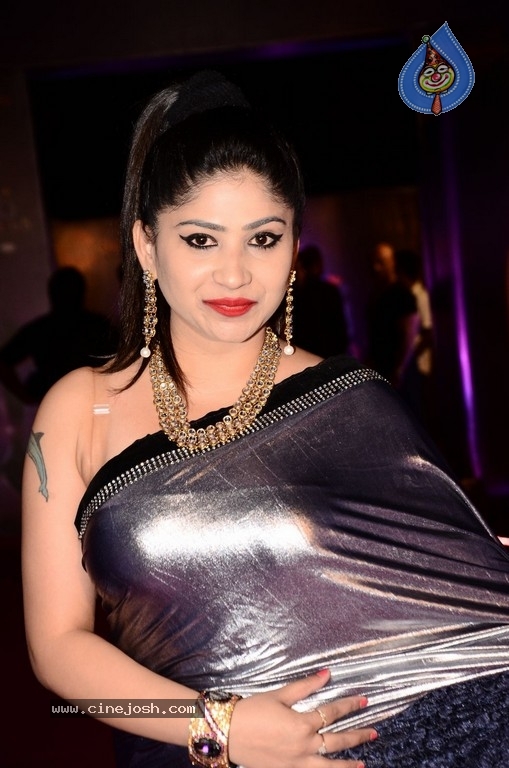 Madhulagna Das At Zee Apsara Awards - 27 / 30 photos