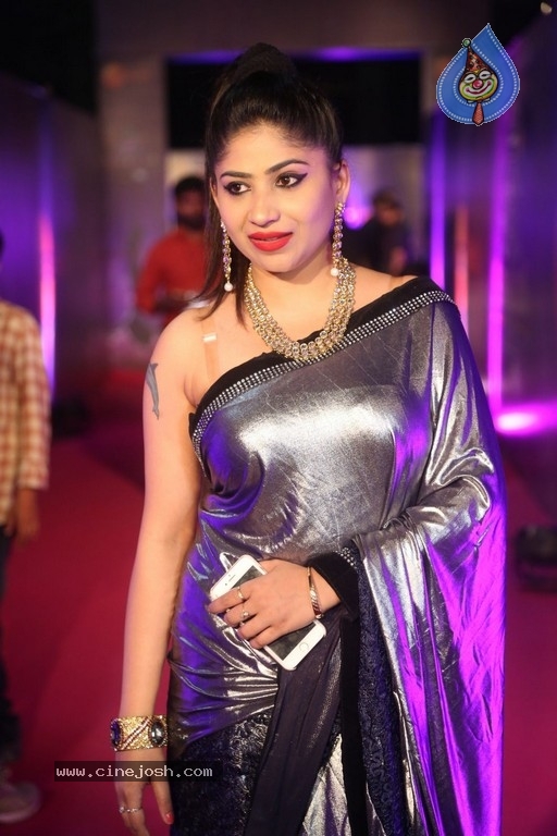 Madhulagna Das At Zee Apsara Awards - 29 / 30 photos