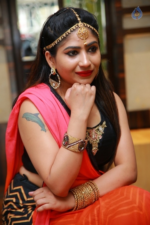 Madhulagna Das New Gallery - 5 / 16 photos