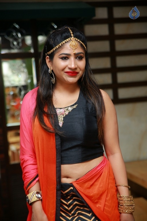 Madhulagna Das New Gallery - 9 / 16 photos