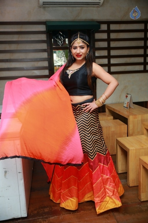 Madhulagna Das New Gallery - 13 / 16 photos