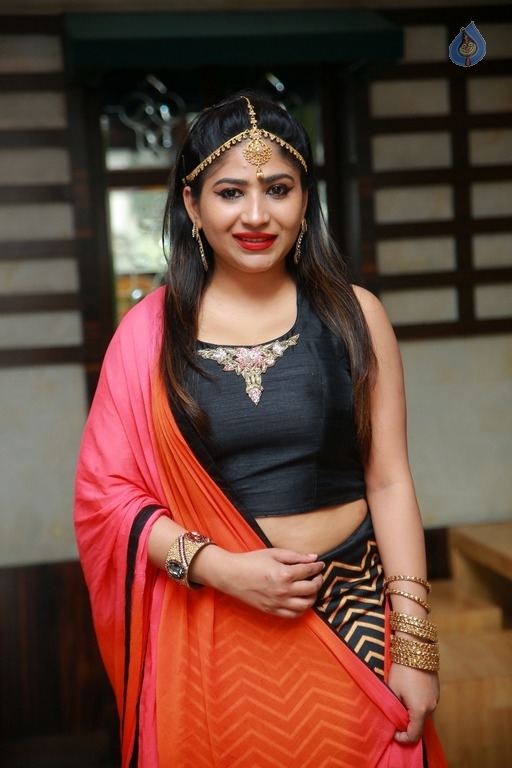 Madhulagna Das New Gallery - 14 / 16 photos