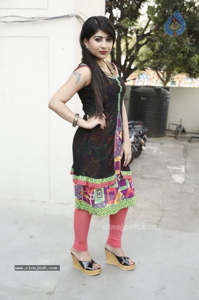 Madhulagna Das New Images - 23 / 39 photos